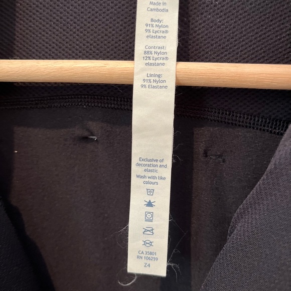 ⭐️ Lululemon run top - Picture 3 of 4